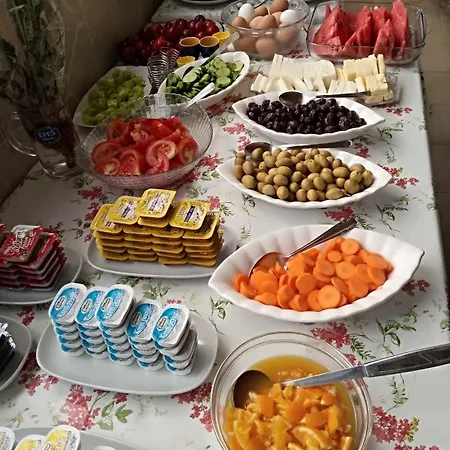 Adil Nocleg ze śniadaniem Çeşme