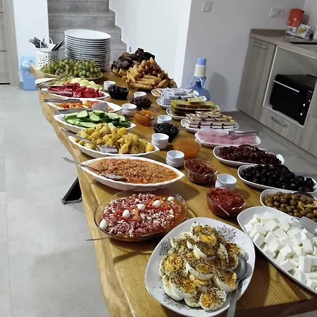 Adil לינה וארוחת בוקר 4*